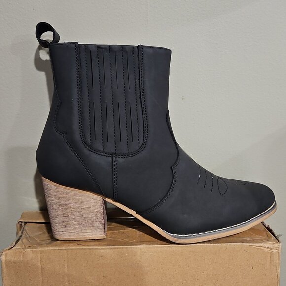 Womens boots - Picture 1 of 3